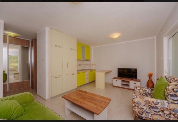 Vila V Lux Apartments Petrovac ภายนอก รูปภาพ