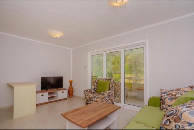 Vila V Lux Apartments Petrovac ภายนอก รูปภาพ