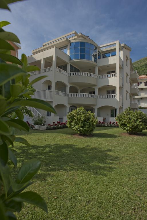 Vila V Lux Apartments Petrovac ภายนอก รูปภาพ