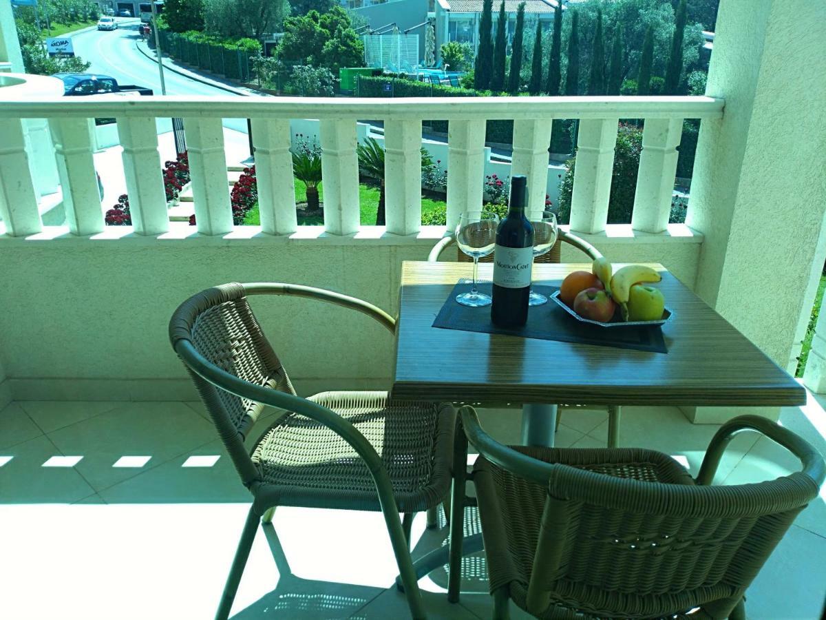 Vila V Lux Apartments Petrovac ภายนอก รูปภาพ