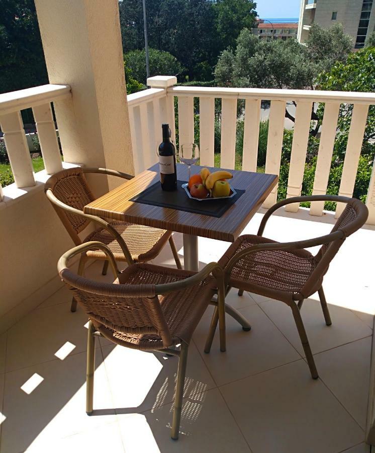 Vila V Lux Apartments Petrovac ภายนอก รูปภาพ
