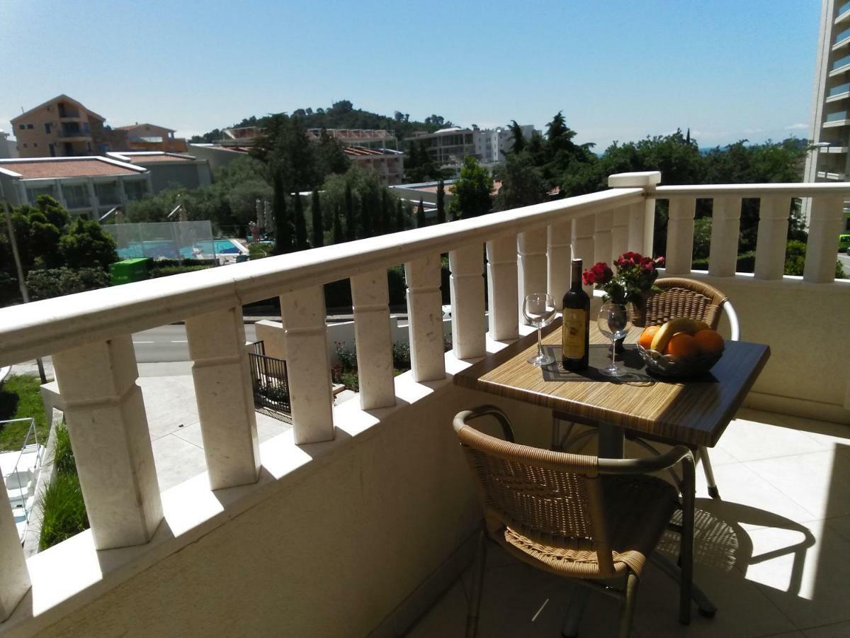 Vila V Lux Apartments Petrovac ภายนอก รูปภาพ