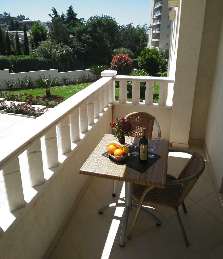 Vila V Lux Apartments Petrovac ภายนอก รูปภาพ