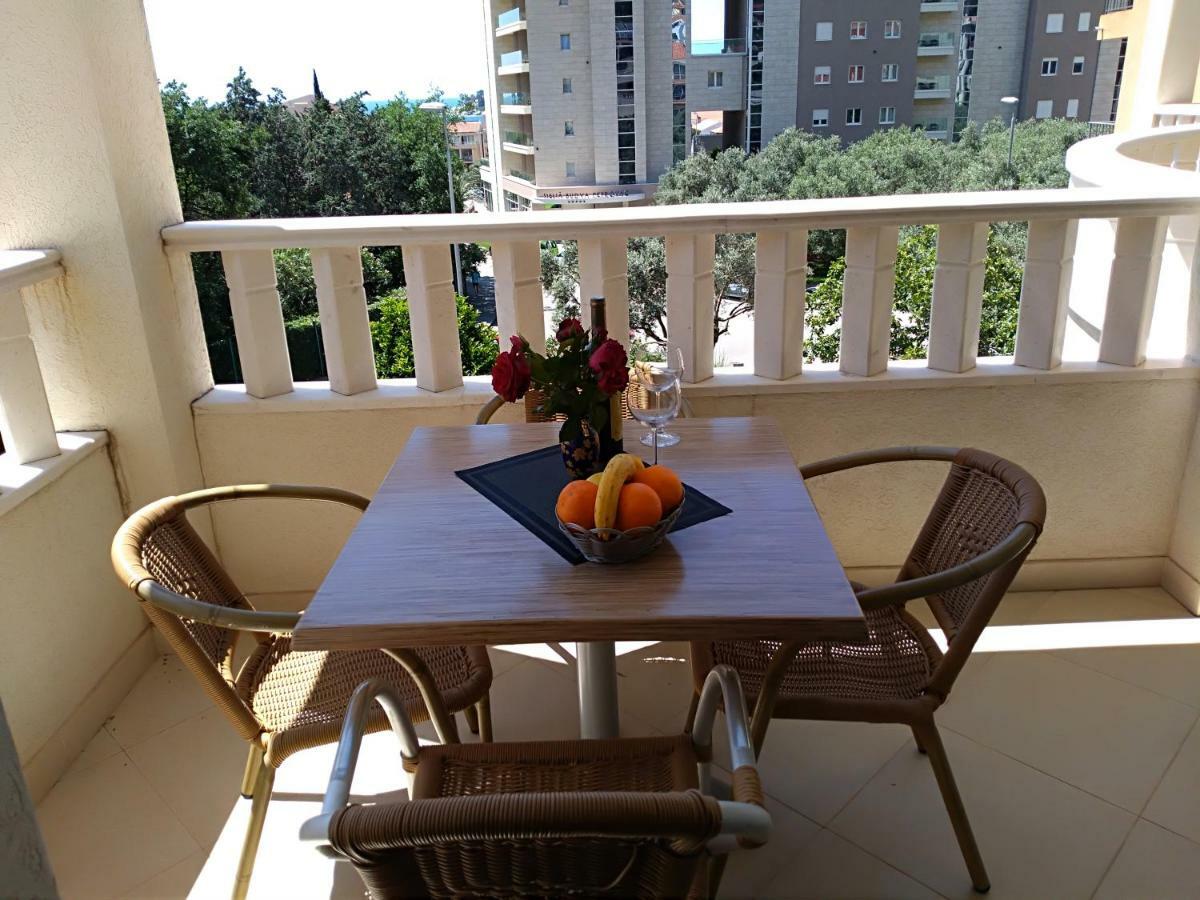 Vila V Lux Apartments Petrovac ภายนอก รูปภาพ