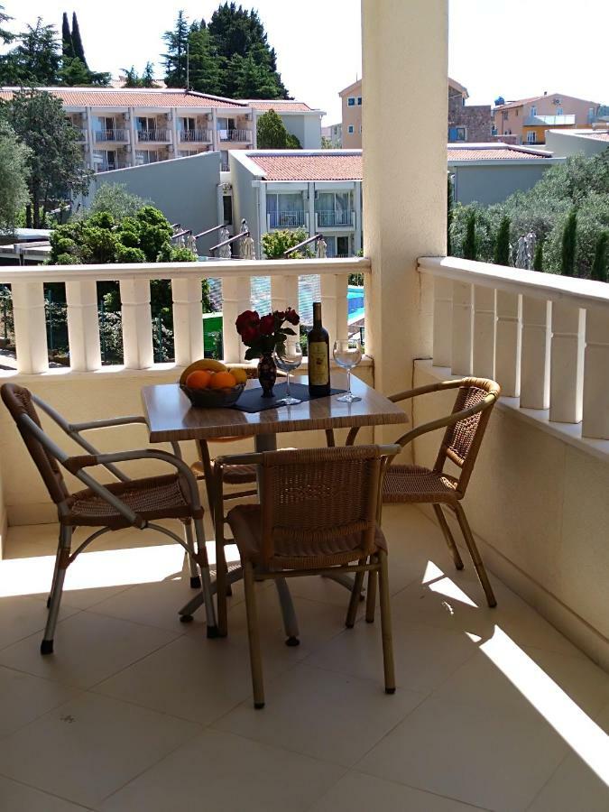 Vila V Lux Apartments Petrovac ภายนอก รูปภาพ