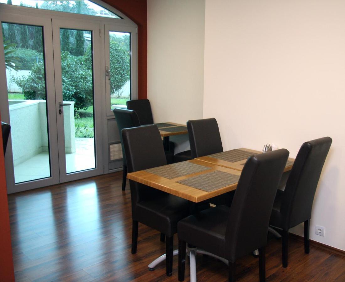 Vila V Lux Apartments Petrovac ภายนอก รูปภาพ